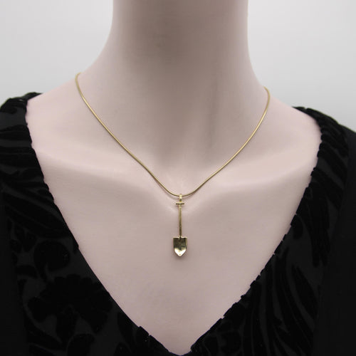 Signature Pendant - 14K gold shovel pendant 58 Facettes A2001H