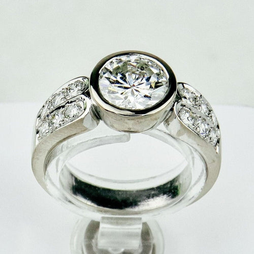 https://cdn.shopify.com/s/files/1/0442/6560/3235/products/luxurioser-halo-ring-aus-weissgold-mit-grossem-solitar-honey-decoration-1.jpg?v=1776434986