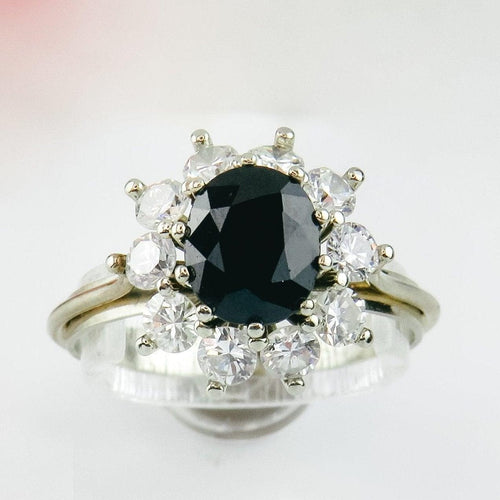 https://cdn.shopify.com/s/files/1/0442/6560/3235/products/weissgoldring-mit-brillanten-und-saphiren-honey-decoration-1.jpg?v=1776439406