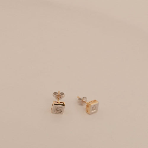 Boucles d'oreilles Boucles d'oreilles - Puces carrées en or jaune et blanc avec brillants 58 Facettes 2504629