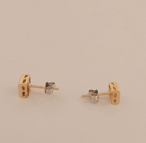 Boucles d'oreilles Boucles d'oreilles - Puces carrées en or jaune et blanc avec brillants 58 Facettes 2504629