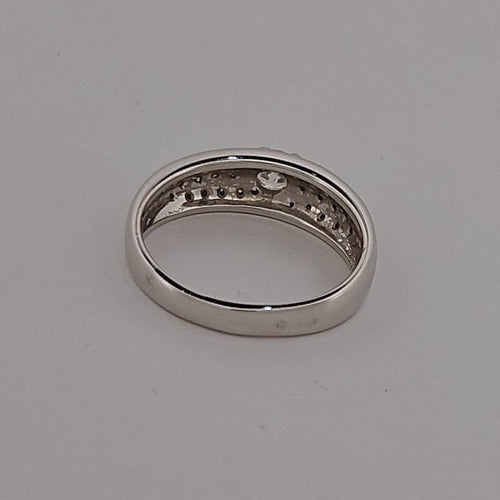 Bague 52 Bague en or blanc avec diamants 58 Facettes 2153873