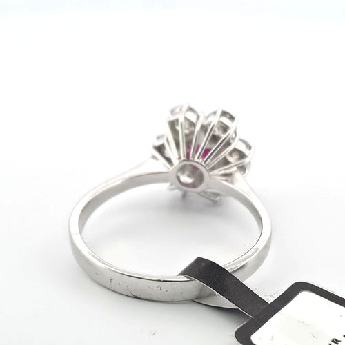 Bague 55 Bague en or blanc 18 kt avec rubis central et diamants 58 Facettes 322/26 C