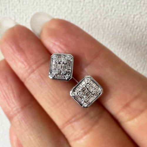 Boucles d'oreilles Boucles d'oreilles en or blanc 18K et diamants 58 Facettes GER1033WG