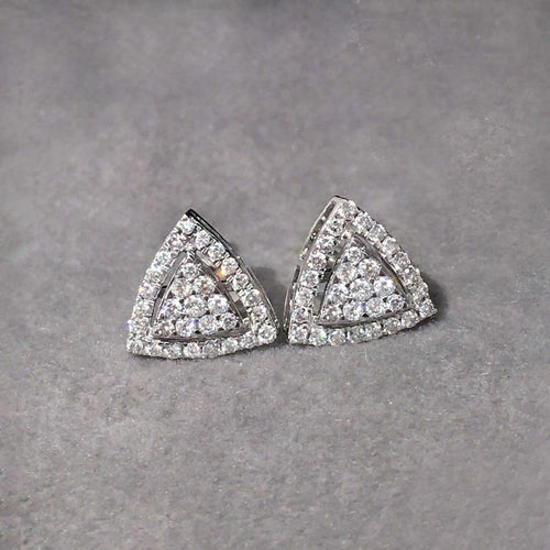 Boucles d'oreilles Boucles d'oreilles triangulaires en or blanc 18K et diamants 58 Facettes GER1044WG
