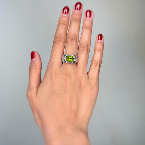 Bague 58 Bague en or blanc, péridot, grenats et diamants 58 Facettes 260096R