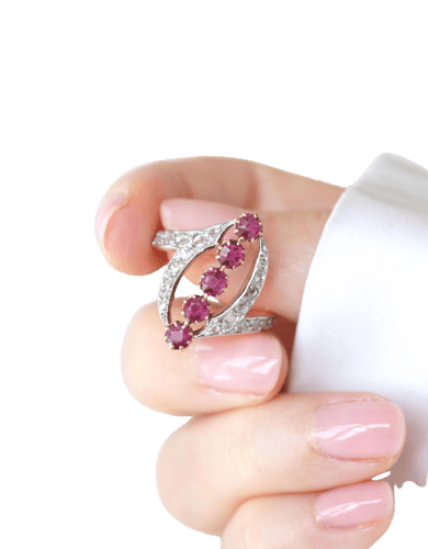 Bague 59 Belle Époque - Bague volutes en or jaune, platine, rubis et diamants 58 Facettes