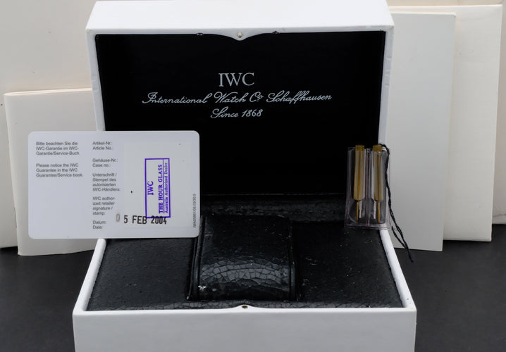 https://cdn.shopify.com/s/files/1/0013/2762/8363/files/IWC.PLT.005_5-2kopieren.3.jpg?v=1779192794