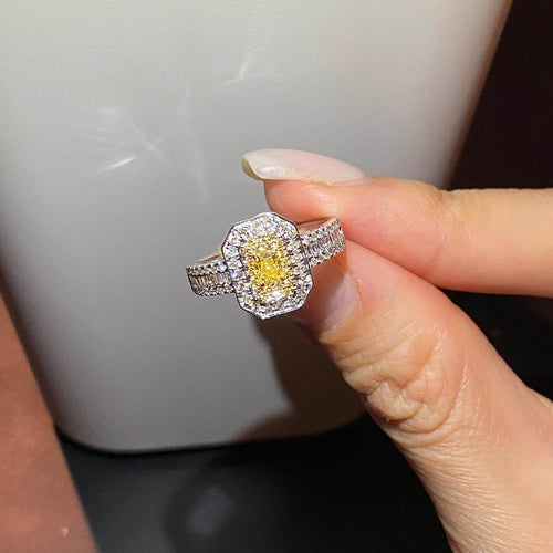 Bague 50 Bague en or blanc 18K avec diamant jaune et diamants 58 Facettes GBR1343WG