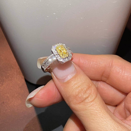Bague 50 Bague en or blanc 18K avec diamant jaune et diamants 58 Facettes GBR1343WG