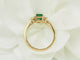 Ring 53 Ring van 18 kt geelgoud met smaragd en diamanten 58 Facettes F5073