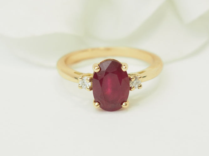 Prsten 53 Prsten sa rubinom 2,59 ct i dijamantima od 18 kt žutog zlata 58 Facettes F5072