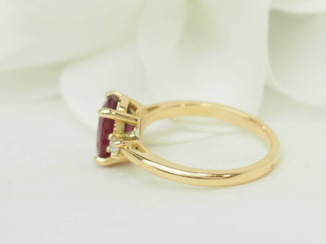 Prsten 53 Prsten sa rubinom 2,59 ct i dijamantima od 18 kt žutog zlata 58 Facettes F5072