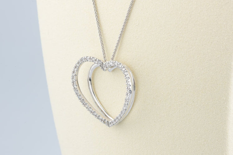 Naszyjnik Naszyjnik z sercem z białego złota 18K i diamentami 58 Facettes CL53500093-107