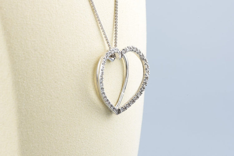 Naszyjnik Naszyjnik z sercem z białego złota 18K i diamentami 58 Facettes CL53500093-107