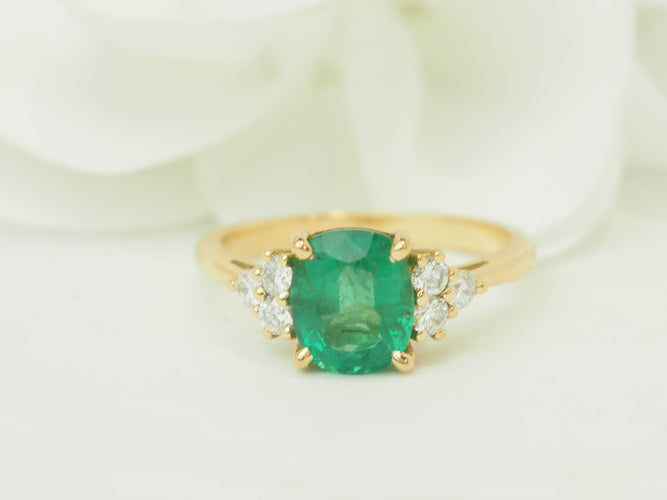 Anel 56 Anel esmeralda 2 ct em ouro amarelo 18 kt e diamantes 58 Facettes F5069