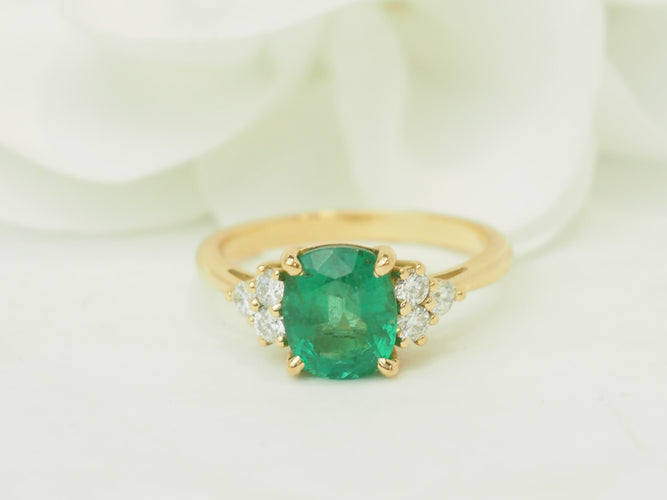 Anel 56 Anel esmeralda 2 ct em ouro amarelo 18 kt e diamantes 58 Facettes F5069