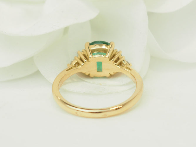 Anel 56 Anel esmeralda 2 ct em ouro amarelo 18 kt e diamantes 58 Facettes F5069