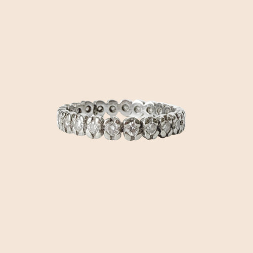 https://cdn.shopify.com/s/files/1/0943/8576/6747/files/Wedding band-or-blanc-diamants.jpg?v=1779381443
