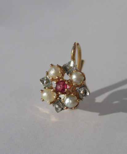 Boucles d'oreilles XIXe - Mono boucle d’oreille dormeuse en or rose, platine, rubis et perles 58 Facettes Boucles d'oreilles