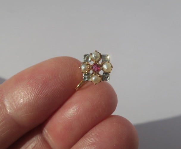 Boucles d'oreilles XIXe - Mono boucle d’oreille dormeuse en or rose, platine, rubis et perles 58 Facettes Boucles d'oreilles