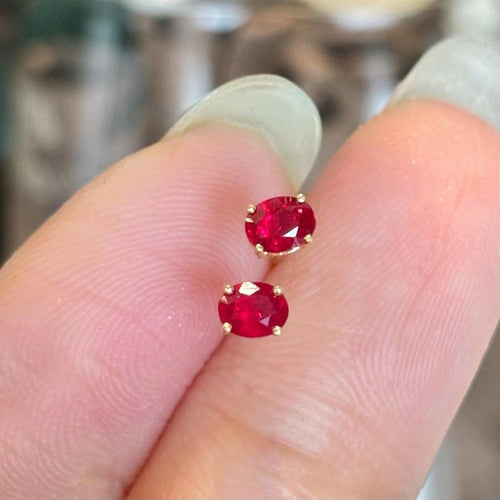 Boucles d'oreilles Boucles d'oreilles en or blanc, rubis et diamants 58 Facettes GER1014RD