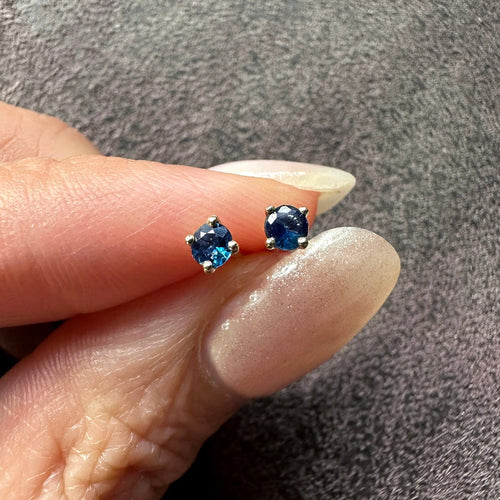 Boucles d'oreilles Single Tulip - Boucles d'oreilles en or 18 carats et saphirs bleus 58 Facettes GER1335BL