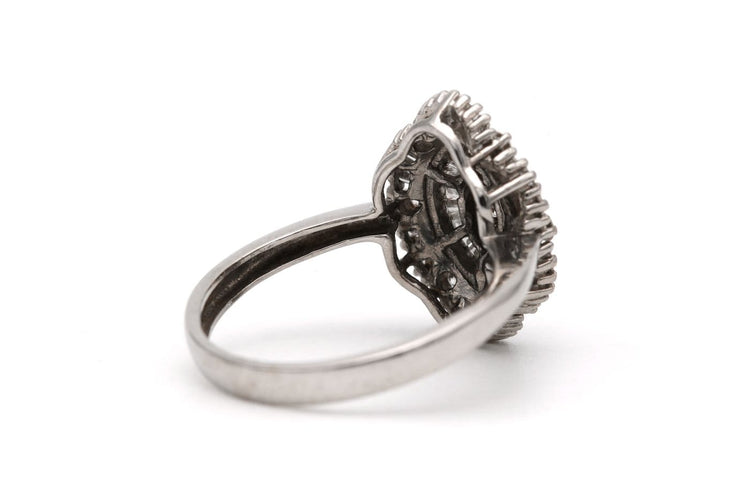 Bague 51 Bague contemporaine en or blanc 18 carats, diamants baguette et brillants 58 Facettes 23825