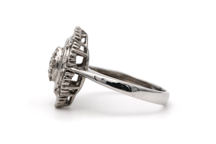Bague 51 Bague contemporaine en or blanc 18 carats, diamants baguette et brillants 58 Facettes 23825