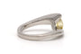 Bague 49 Bague contemporaine en or blanc et diamant jaune 58 Facettes 23826