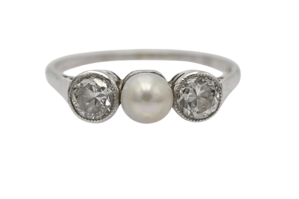 Bague 53 Bague vintage en or blanc avec diamants et perle 58 Facettes 10828