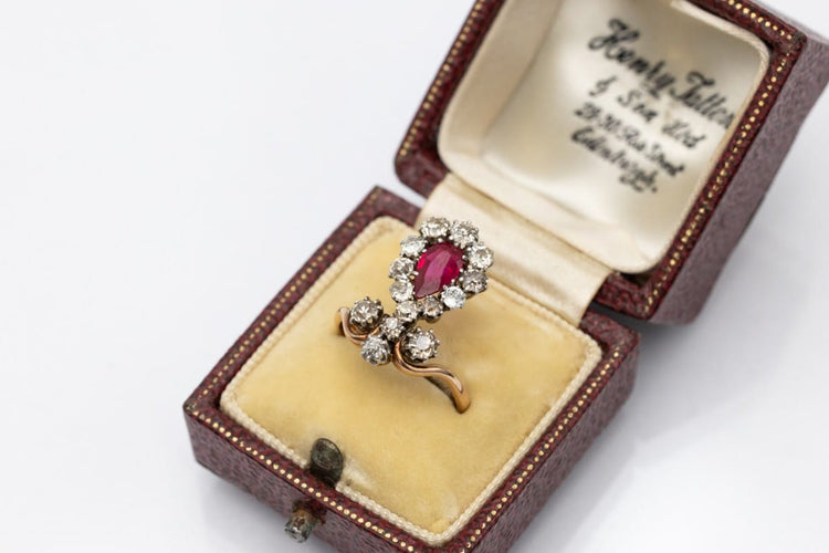 Art Nouveau style ring with 1.40 ct diamonds and a synthetic ruby, Western Europe, early 20th century (2).jpg