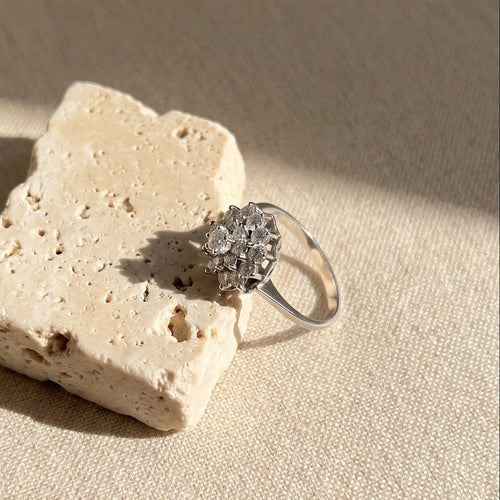 https://cdn.shopify.com/s/files/1/0442/6560/3235/files/floraler-cocktailring-aus-weissgold-mit-diamantenhoney-jewelry-5856565.jpg?v=1780031534