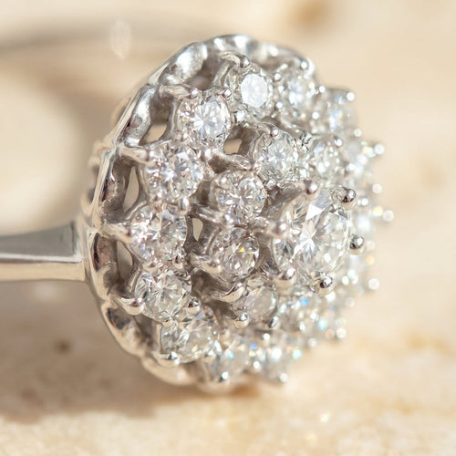 https://cdn.shopify.com/s/files/1/0442/6560/3235/files/floraler-cocktailring-aus-weissgold-mit-diamantenhoney-jewelry-5613641.jpg?v=1780031535