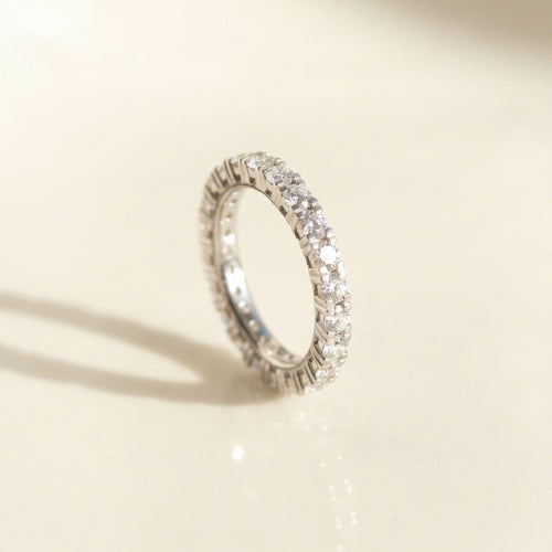 https://cdn.shopify.com/s/files/1/0442/6560/3235/files/eternity-ring-aus-weissgold-mit-brillantenhoney-jewelry-6894634.jpg?v=1780031535