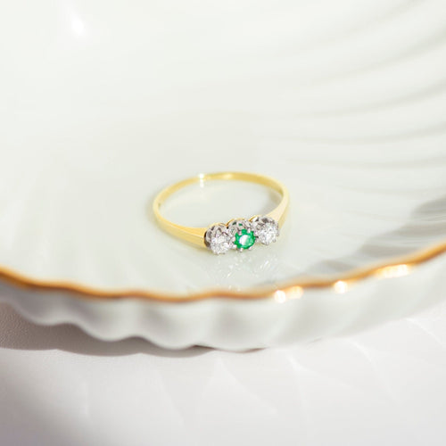 https://cdn.shopify.com/s/files/1/0442/6560/3235/files/vintage-smaragd-diamantring-aus-585-gelbgoldhoney-jewelry-2081927.jpg?v=1780031543