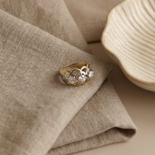 https://cdn.shopify.com/s/files/1/0442/6560/3235/files/imposanter-diamantring-aus-gelb-und-weissgoldhoney-jewelry-1126654.jpg?v=1780031539
