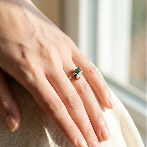 https://cdn.shopify.com/s/files/1/0442/6560/3235/files/antiker-toi-et-moi-ring-mit-smaragd-und-diamanthoney-jewelry-2094826.jpg?v=1780031533
