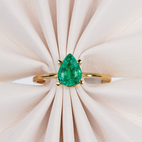 Bague 53 Bague solitaire en or jaune 18 kt et émeraude de Zambie 58 Facettes R003