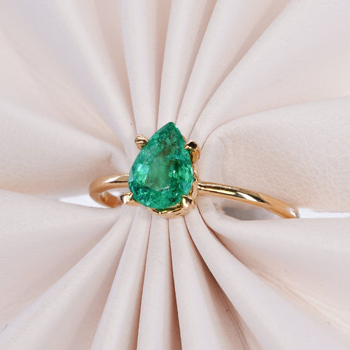 Bague 53 Bague solitaire en or jaune 18 kt et émeraude de Zambie 58 Facettes R003