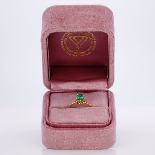 Bague 53 Bague solitaire en or jaune 18 kt et émeraude de Zambie 58 Facettes R003