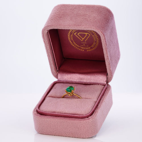 Bague 53 Bague solitaire en or jaune 18 kt et émeraude de Zambie 58 Facettes R003