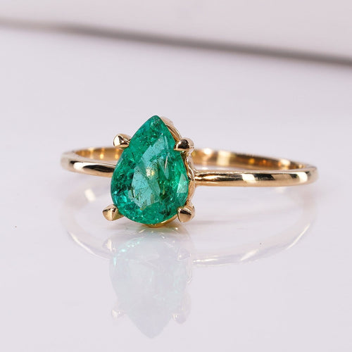 Bague 53 Bague solitaire en or jaune 18 kt et émeraude de Zambie 58 Facettes R003