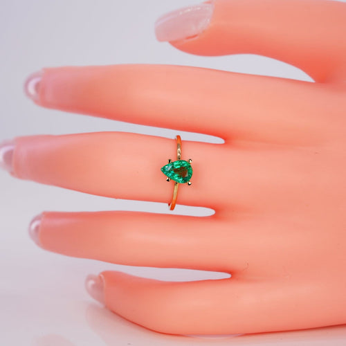 Bague 53 Bague solitaire en or jaune 18 kt et émeraude de Zambie 58 Facettes R003