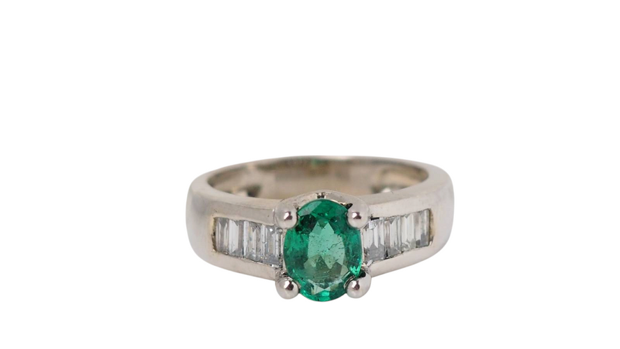 Bague 53 Bague - Émeraude et diamants baguettes en or blanc 58 Facettes F4162