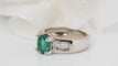 Bague 53 Bague - Émeraude et diamants baguettes en or blanc 58 Facettes F4162
