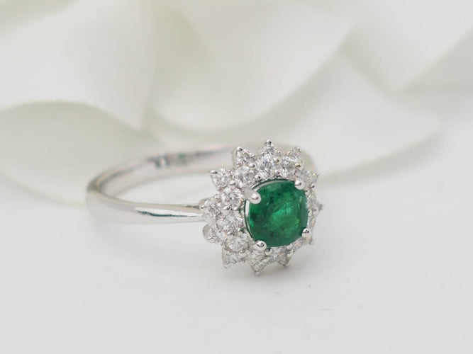 Bague 53 Bague double entourage en or blanc, émeraude et diamants 58 Facettes 33177