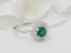Bague 53 Bague double entourage en or blanc, émeraude et diamants 58 Facettes 33177