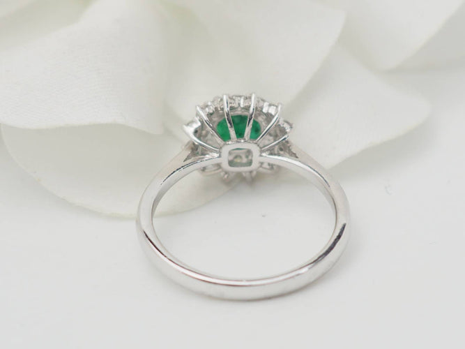 Bague 53 Bague double entourage en or blanc, émeraude et diamants 58 Facettes 33177