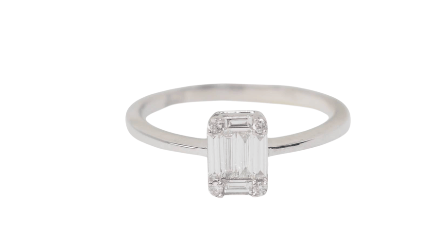 Bague 53.5 Bague solitaire en or blanc et diamants taille baguette 58 Facettes 32845